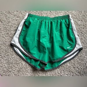 Nike run shorts large Green